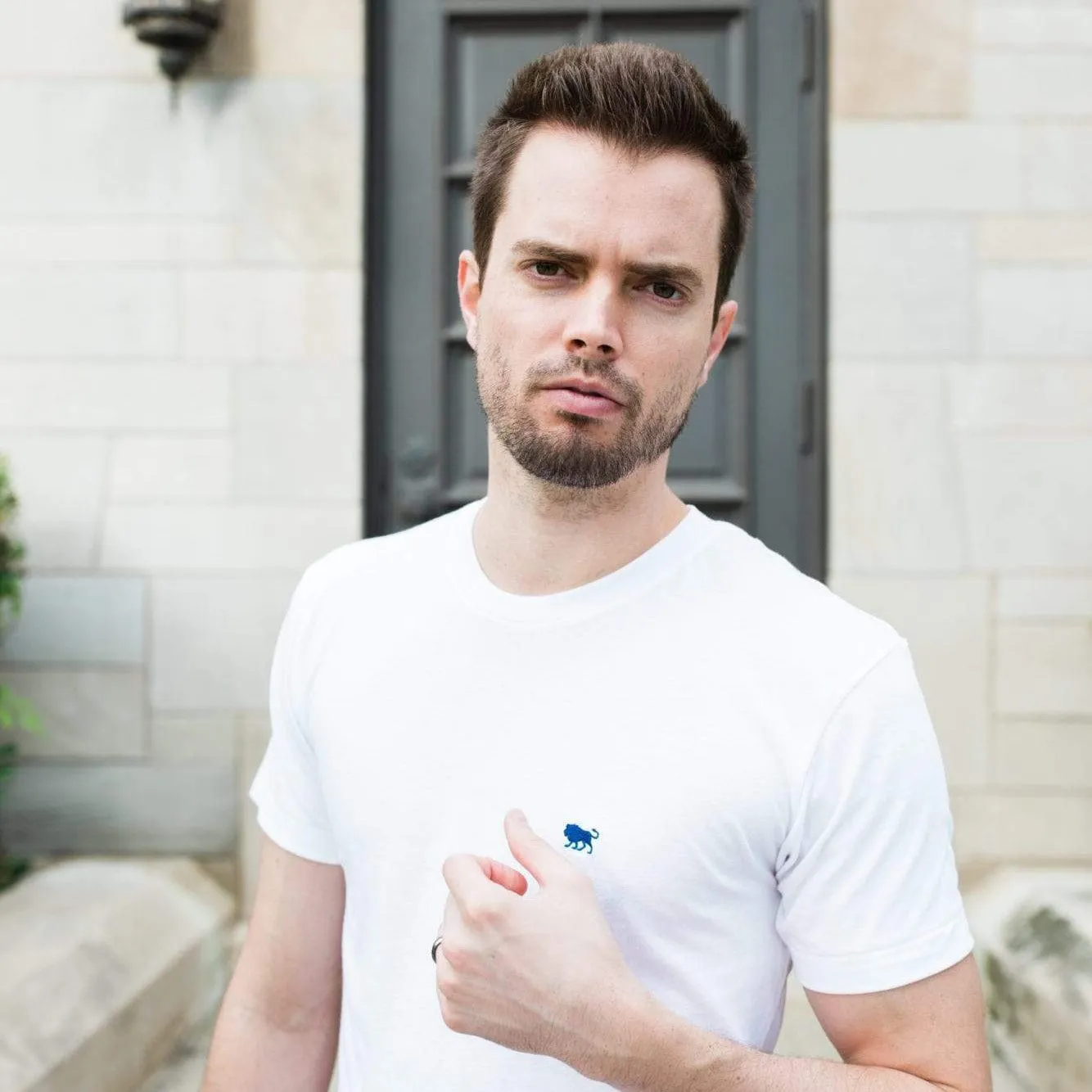 Men's - Lion Embroidered White Crew Neck T-Shirt