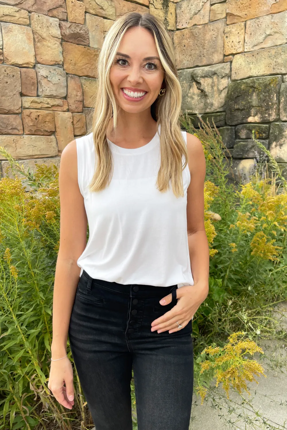 Sleeveless Scoop Neck Knit Tank
