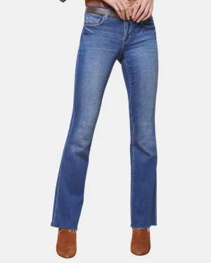 SNEEKI JEAN IN HASTING