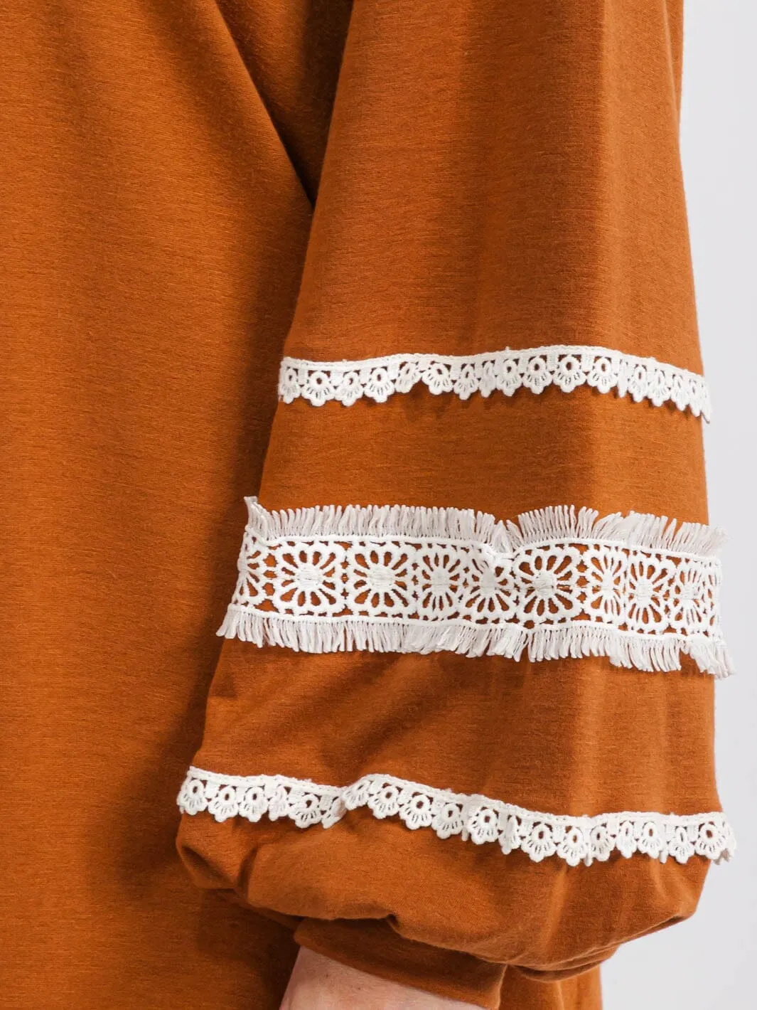 WOMEN'S LONG BALLON SLEEVE EMBROIDERY DETAILED TOP