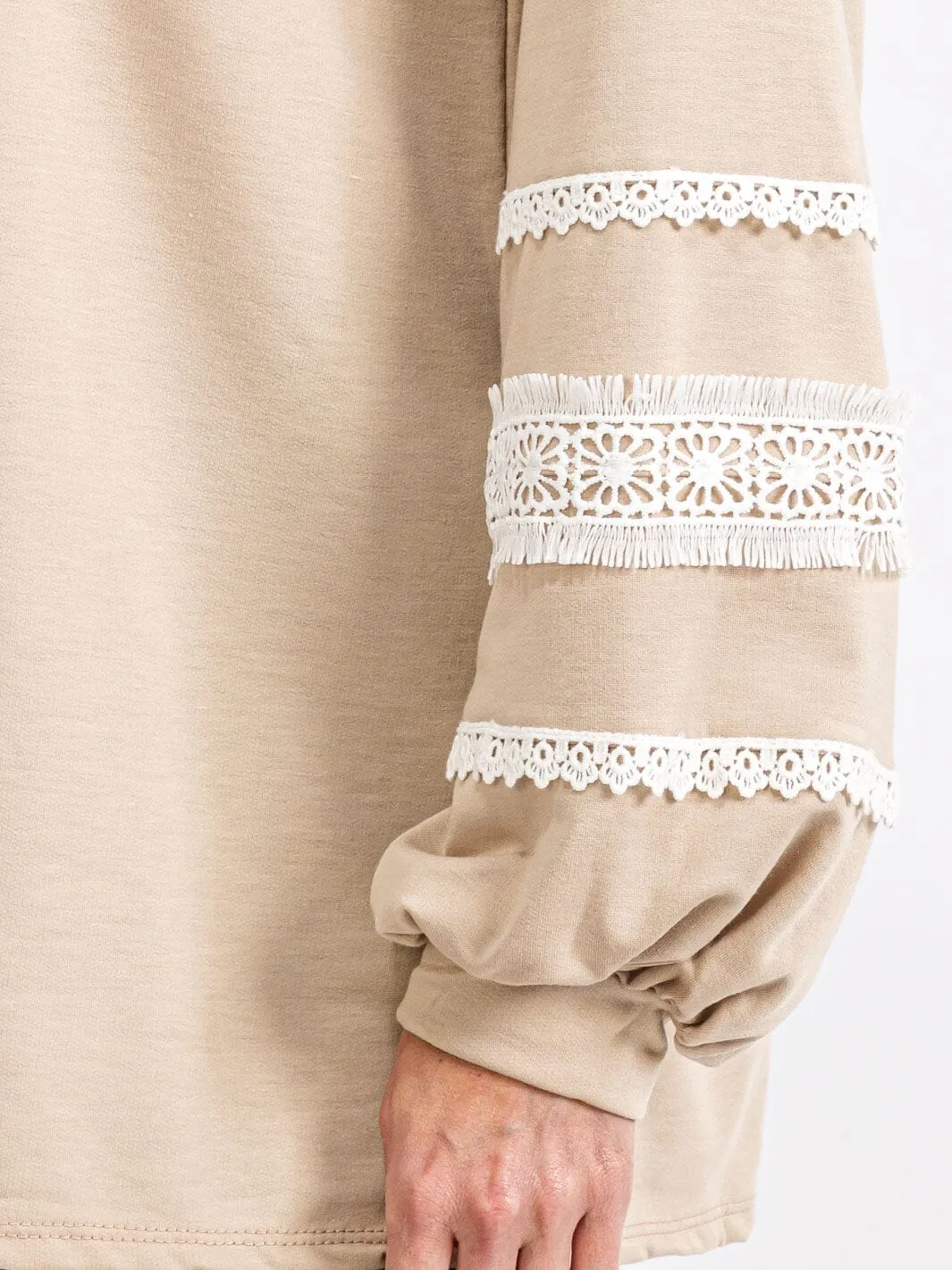 WOMEN'S LONG BALLON SLEEVE EMBROIDERY DETAILED TOP